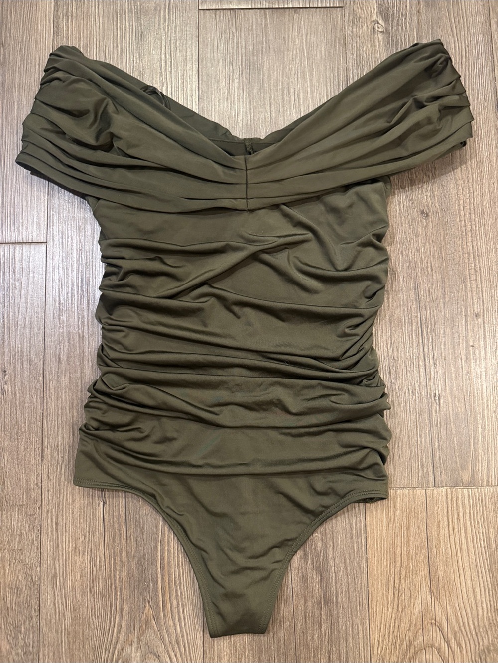 🆕 Express Olive Green Ruched Off-Shoulder Thong Bodysuit. XS. NWT!🔥